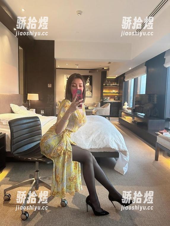 微密圈 - 这就是果儿Victoria的全套连体装，原图上的每一处都在撩拨着我的心！