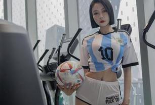 微密圈 – 在泳池里，果儿Victoria和阳光的亲密接触，超高清照片记录下这瞬间