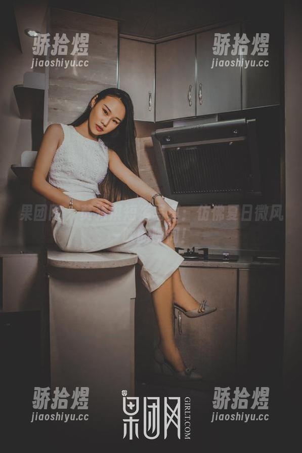 果团网 - 莫雅淇短裤写真：仿佛夏日微风一吹的瞬间！