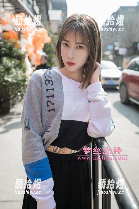 梦丝女神-香萱 梦丝女神 - 香萱带你畅游浴室:精选作品集,水滴滑落的诗意