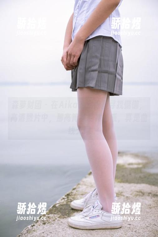 森萝财团-Aika 森萝财团 - 在Aika的旗袍里寻找慵懒,高清照片中,那高筒袜的神秘感,真是曲线无限