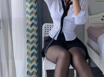 微密圈 – 为什么波尔多红吊带丝袜和洁己u的写真总让我想起那些个不起眼的气泡？