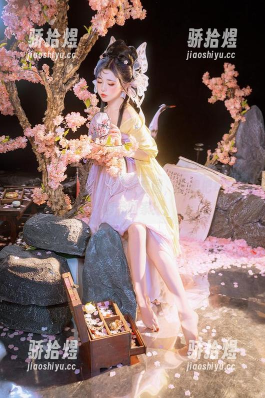 爆机少女喵小吉的可爱套图，真想把每一张都带回家！
