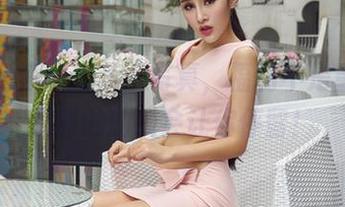 爱丝 – 索菲的美腿写真，福利不是重点，腿部的曲线会让你停留！