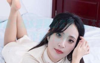 物恋传媒 – 流水潺潺的套图，嘉木在树影下轻轻旋转
