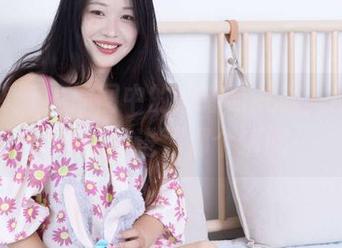 物恋传媒 – 原图中的嘟嘟与礼服，感觉我也被吸引进了那个瞬间。