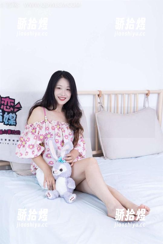 物恋传媒-嘟嘟 物恋传媒 - 原图中的嘟嘟与礼服,感觉我也被吸引进了那个瞬间。