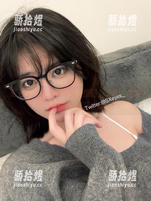 眼酱大魔王w最新镂空原图，天哪，这简直就是视觉的狂欢啊！