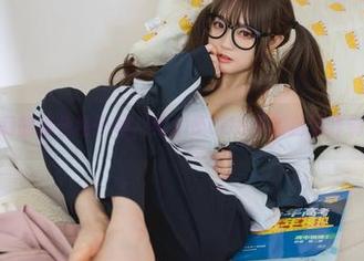 神沢永莉的粉色格子裙，绝对是COS界的高清炸裂瞬间！