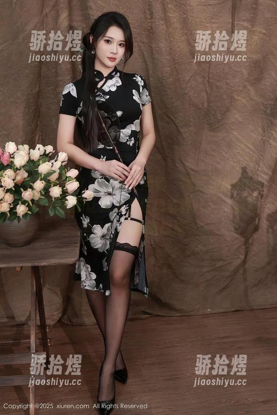秀人网 - 女王图包大揭秘，娜露Selena的每一帧都让我忍不住想多看几遍，脑海里乱七八糟的想法…