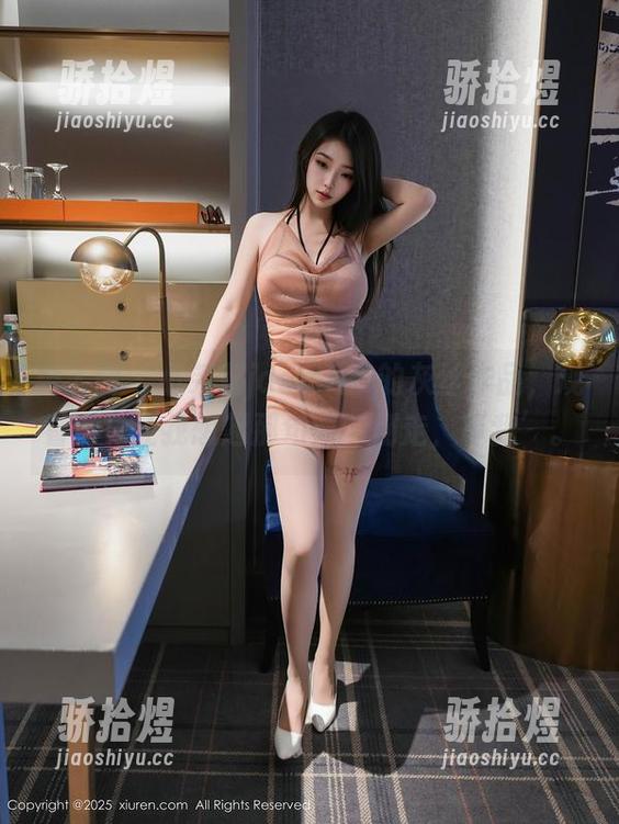 秀人网 - 小茉莉jasmine的灰丝作品，观看后竟让我想起那句：‘别走，等我’。