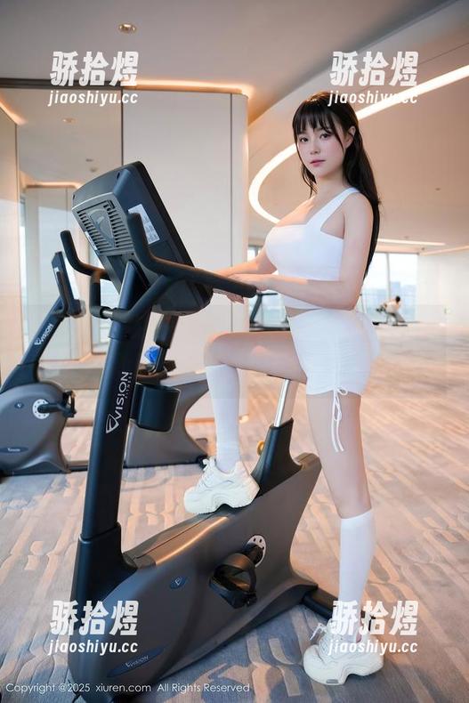 秀人网 - 在徐莉芝Botty的高跟鞋写真更新里，每一步都是故事！