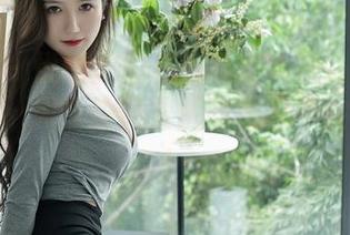 秀人网 – 悦悦姐的户外私拍合集：不仅自拍好看，周围的风景医院也忍不住在打光！