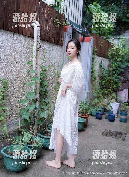 秀人网 - 为何这么多美好都在户外？杨紫嫣Cynthia的写真值得每一个壁纸爱好者珍藏！