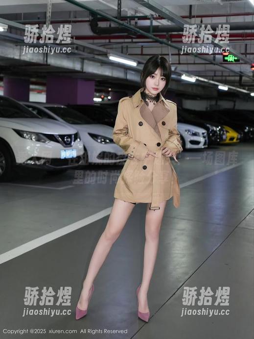秀人网-甜妮 秀人网 - 在甜妮的皮衣中迷失:一场图库里的时尚探险分享!