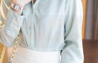 秀人网 – 旅拍分享：懒散的芝芝booty从不穿衣服，她的灵魂是我心中的风景！