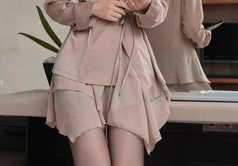 秀人网 – 你猜趁热拿铁latte和黑丝有什么共同点？都是免费可以下载的绝美！