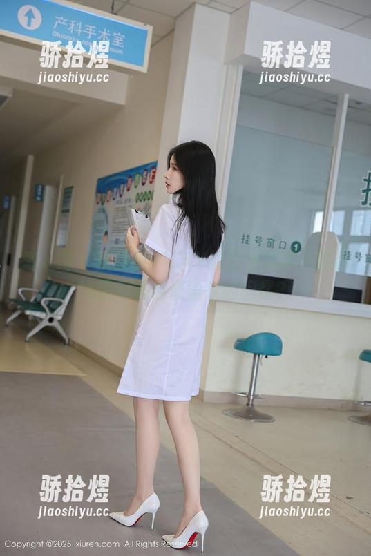 秀人网 - 陈雅漫VICKY的白裙写真，能否唤醒你心底最柔软的回忆？