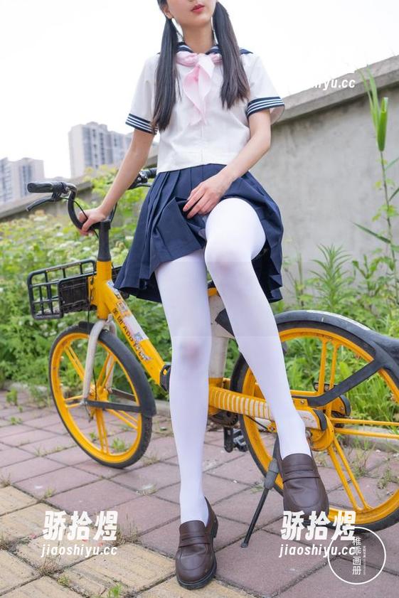 稚乖画册-赤西夜夜 稚乖画册 - 美图大赏:赤西夜夜与她的校服互动时刻!