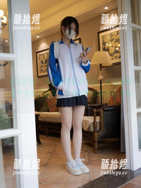 紧急企划 - 水手服里的林书辞，快来解锁这个免费的图集，海浪的声音都能听到呢！