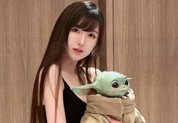 在线上冲浪，腐团儿Ikaros与蕾姆的写真令人欲罢不能！