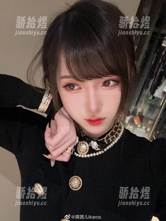 轻松一拍，腐团儿Ikaros红裙写真，让你怀疑人生的图包！