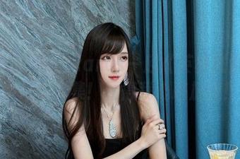 快来跟腐团儿Ikaros一起《英雄联盟》免费风女合集！看得我心跳加速！