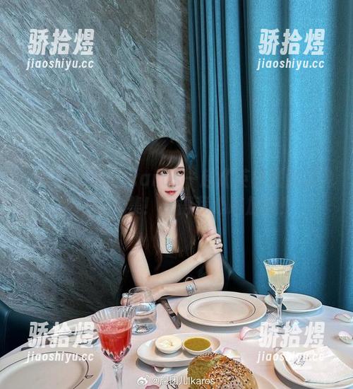 快来跟腐团儿Ikaros一起《英雄联盟》免费风女合集！看得我心跳加速！