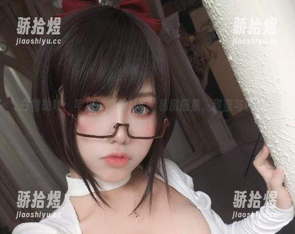 白裙助攻：芊川一笑MNK的私房图集，甜蜜与调皮并存！