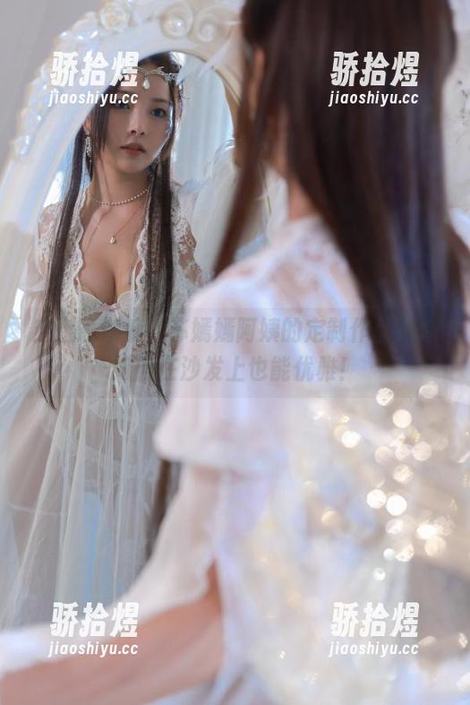 穿上瑜伽裤，苏嫣嫣阿姨的定制作品教你如何在沙发上也能优雅！