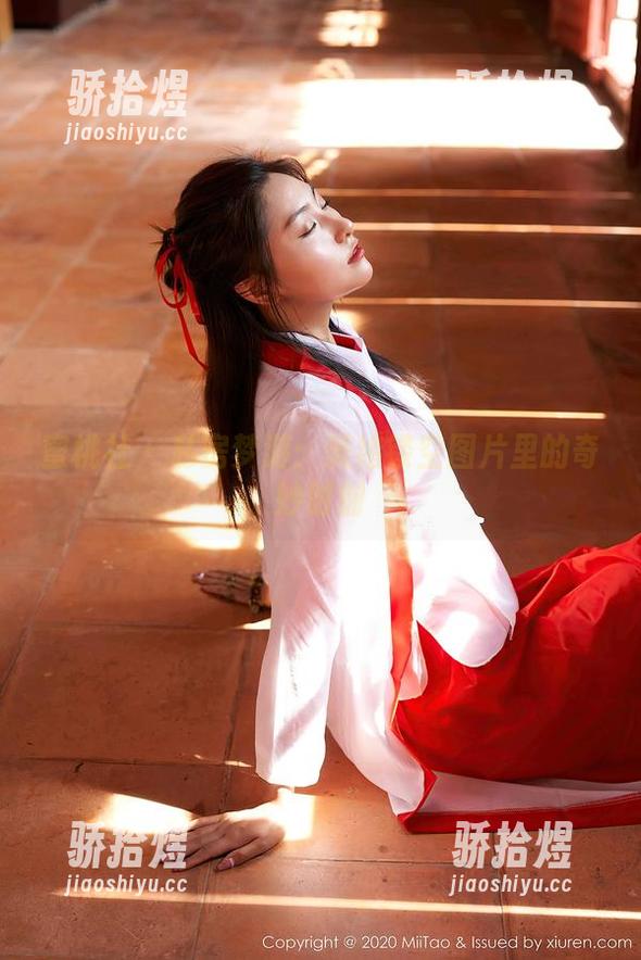 蜜桃社-美绪 蜜桃社 - 私房梦游:美绪镂空图片里的奇妙时刻