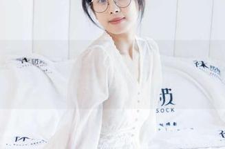 袜啵啵 – 私拍套图助力小安的黑丝魅力：只有鞋才是真爱！