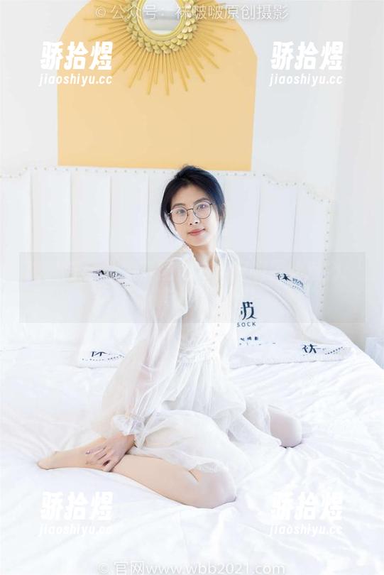 袜啵啵-小安 袜啵啵 - 私拍套图助力小安的黑丝魅力:只有鞋才是真爱!