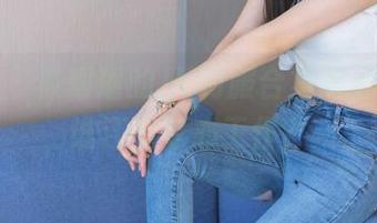 袜啵啵 – 被瑶瑶的JK制服合集满满吸引，谁还能专心工作？