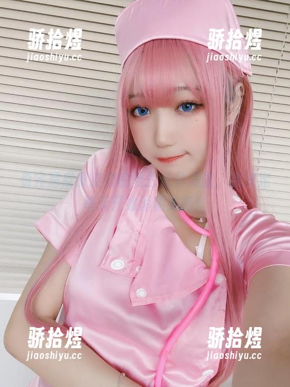 超皮皮皮奶 看完超皮皮皮奶的复古连体美图,我决定每天开始滑稽走路!