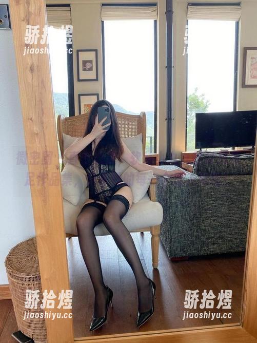 微密圈 - 直击心灵，软妹小九九的良辰美足作品集，分享她的每一个迷人角度！