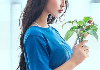 轰趴猫 – 梦心玥的最新写真集：美脚从来不只是装饰，绝对引发一场视觉狂欢！