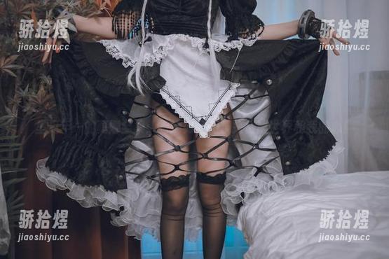 里见年一的莫娜全集：看她如何用镜头征服世界和我的心！