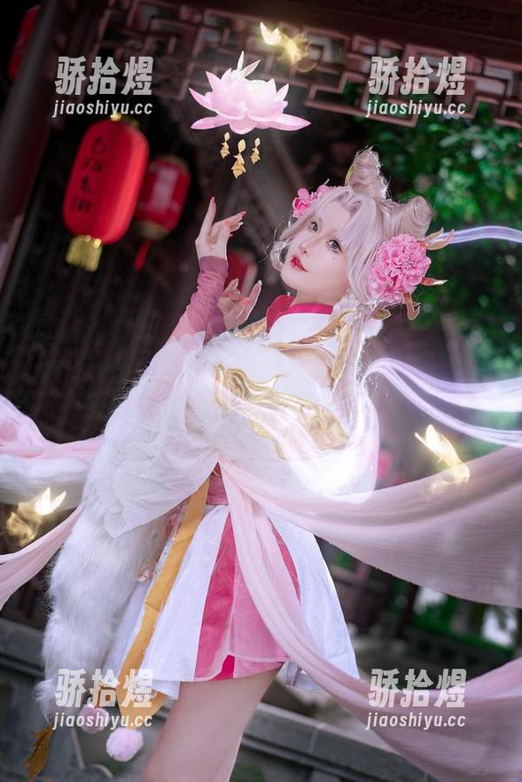 露儿大魔王泳衣写真，精选中的低调奢华，咳咳，这个泳衣能不能再紧一点？